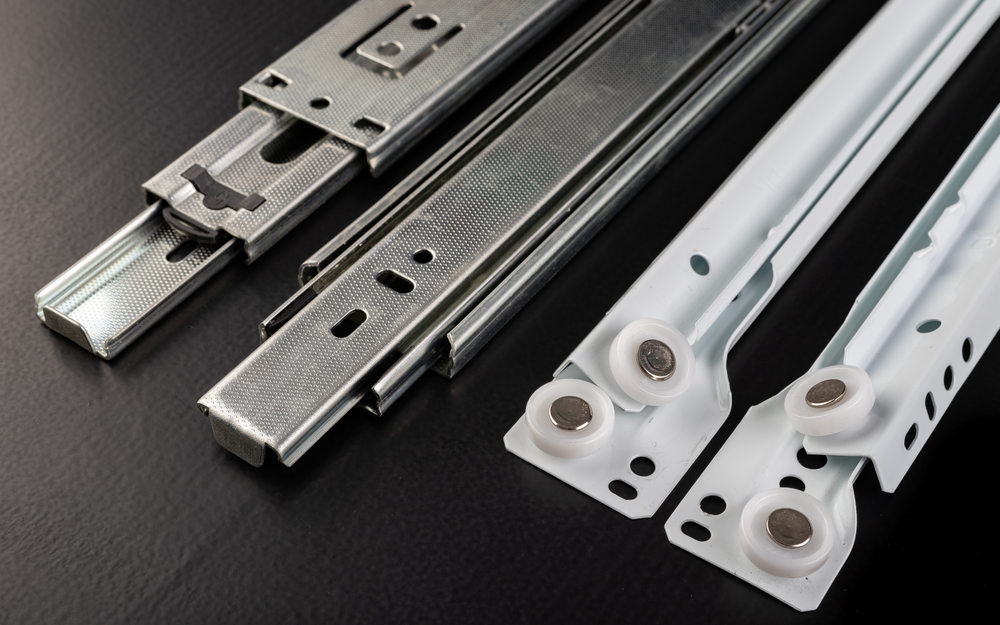Как подобрать идеальные направляющие для ящиков: Сравнительный обзор шариковых, роликовых и тандембоксов